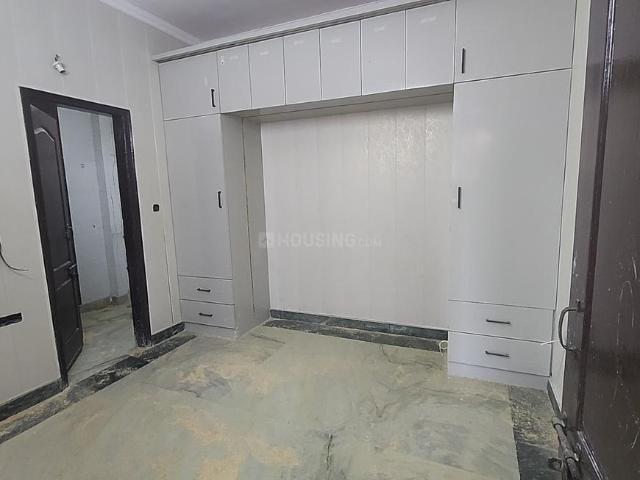 Flat for sale in North West Delhi, Deri