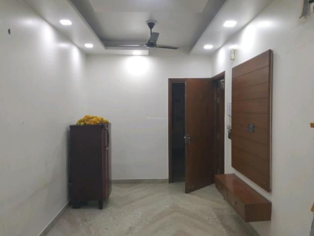 Flat for rent in Shalimar Bagh, Delhi