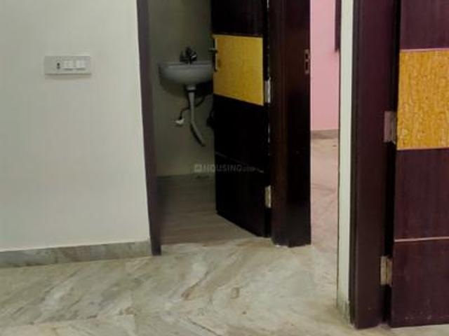 Flat for rent in Shalimar Bagh, Delhi