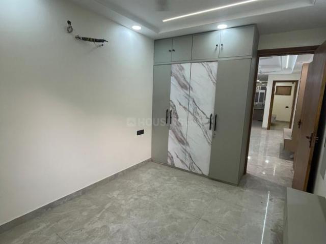 Flat for sale in Shalimar Bagh, Delhi