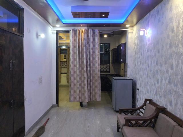 Flat for sale in North Delhi, Deri
