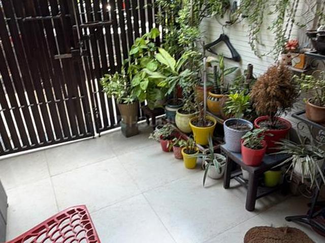 Flat for sale in West Delhi, Deri