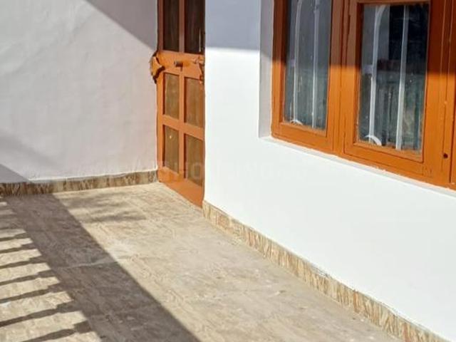 House for rent in Madya