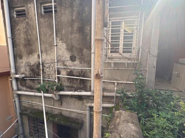 House for sale in Beleghata, Kolkata