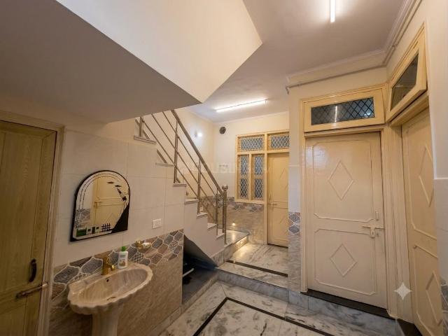 House for rent in Central Delhi, Deri