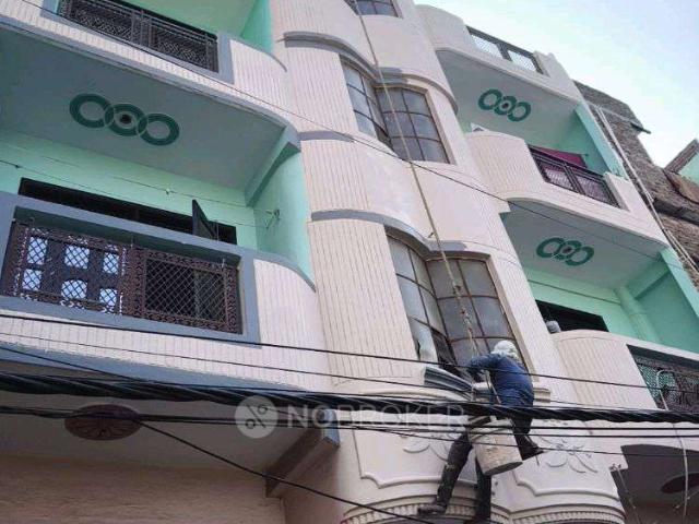 Property for rent in Deri