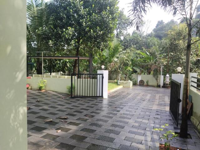 Villa for rent in Aluva