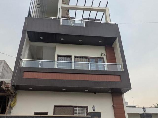 Villa for rent in Noida