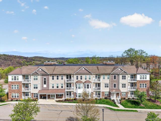 Condo for sale in Baldwin Place, New York