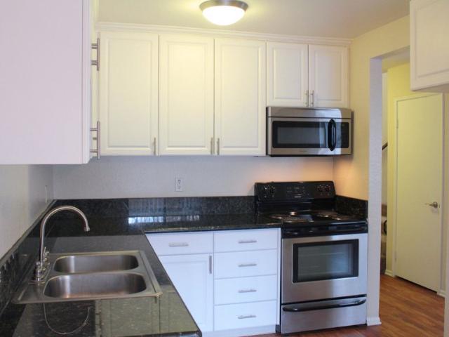 Apartment for rent in Midway City, California