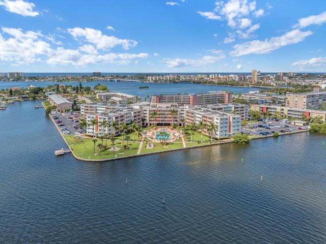 Apartment for rent in South Pasadena, Florida