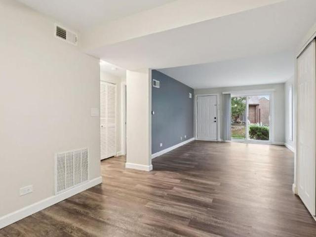 Apartment for rent in Mchenry, Illinois