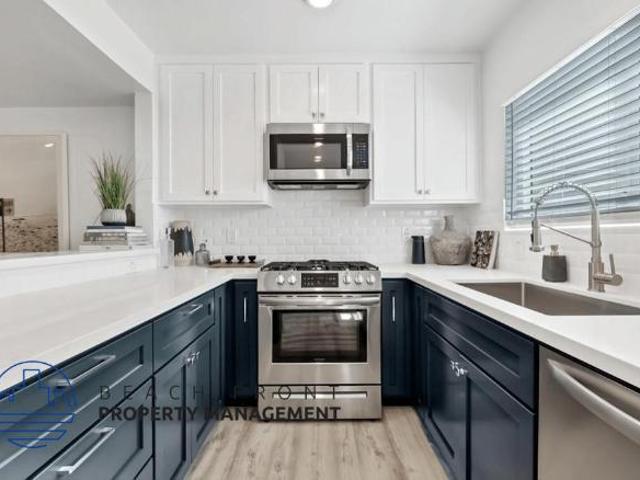 Apartment for rent in Corona Del Mar, California