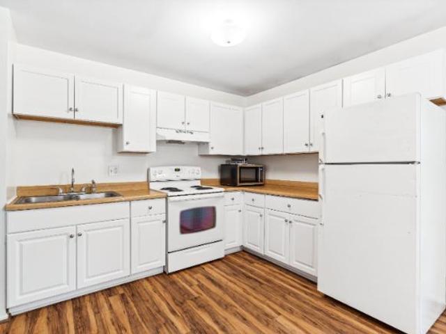 Condo for rent in Brunswick