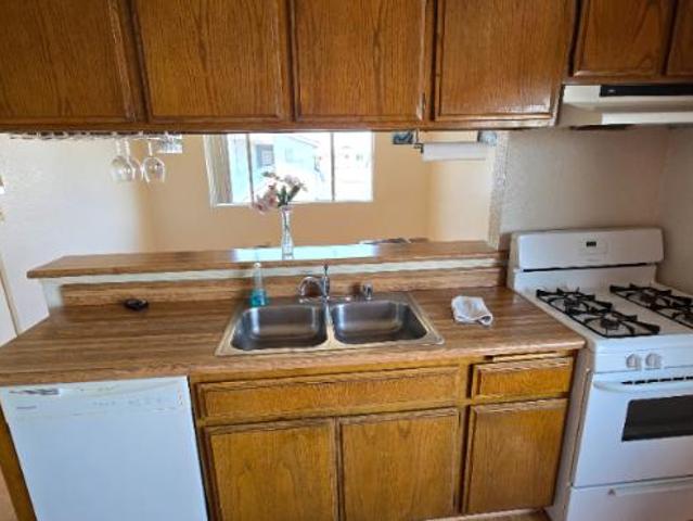Condo for rent in Hawthorne