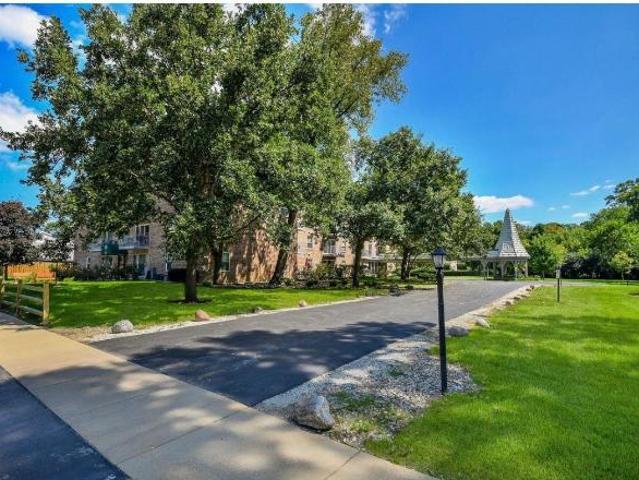 Condo for rent in Downers Grove, Illinois