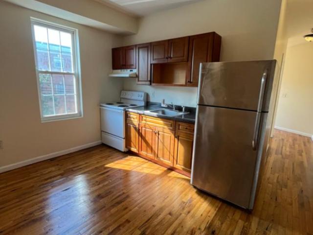 Townhouse for rent in Newark