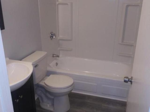 Townhouse for rent in Bristol, Massachusetts