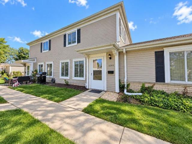 Townhouse for rent in Briarwood Terrace Apartments, Prospect Heights
