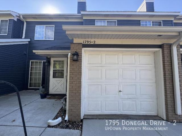 Townhouse for rent in Evergreen, Woodbury