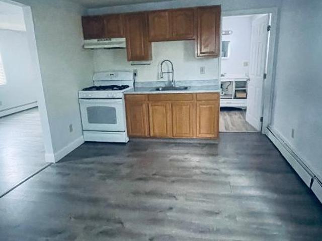 Townhouse for rent in Bristol, Massachusetts