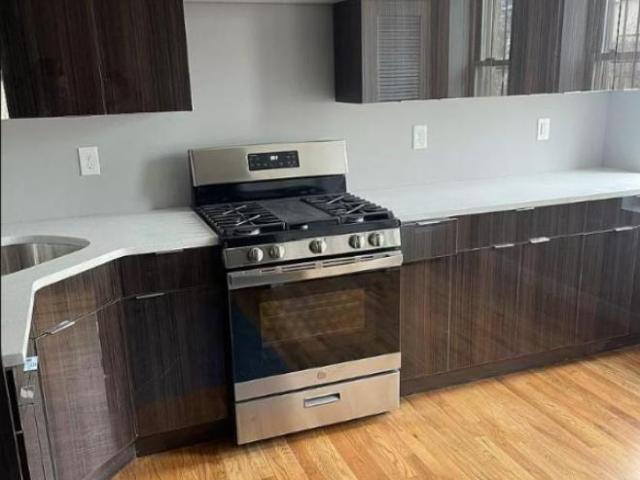 Townhouse for rent in Newark