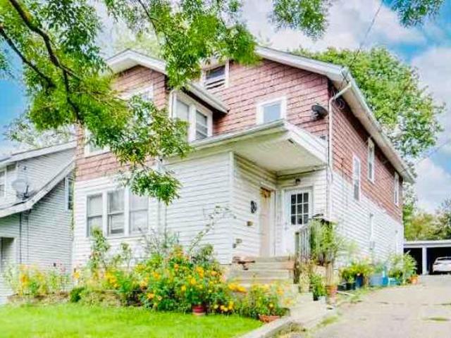 Townhouse for rent in Akron