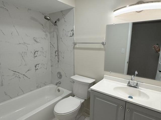 Apartment for rent in Castilian Courts Condominiums, Glenview