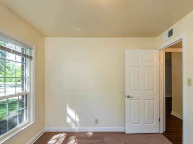 Apartment for rent in Shorewood