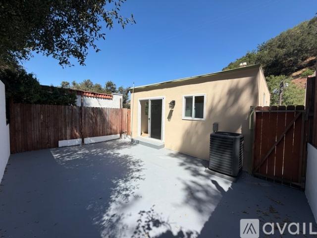 Apartment for rent in Canoga Park, California