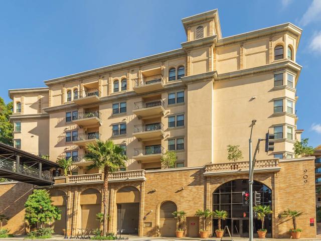 Apartment for rent in Canoga Park, California