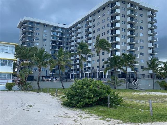 Apartment for rent in Surfside, Florida