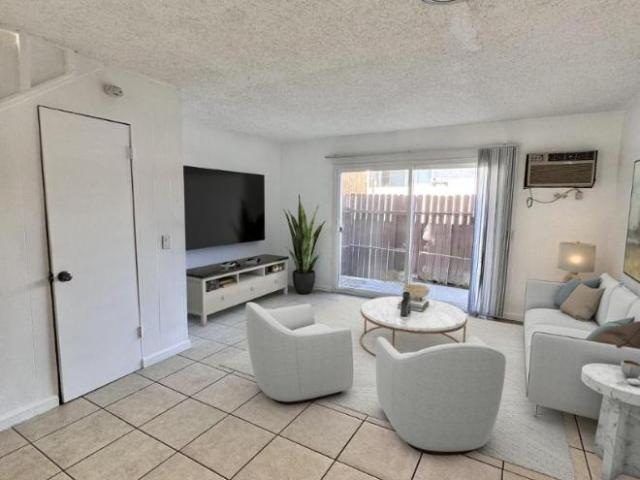 Apartment for rent in Canoga Park, California