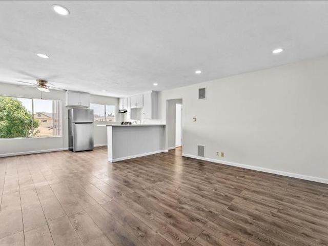 Condo for rent in Hawthorne