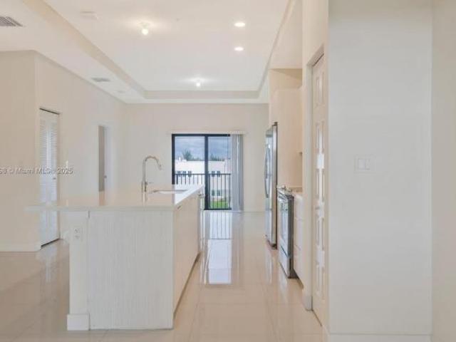Condo for rent in Doral