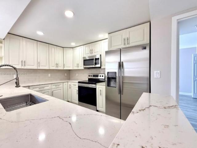 Condo for rent in Hallandale