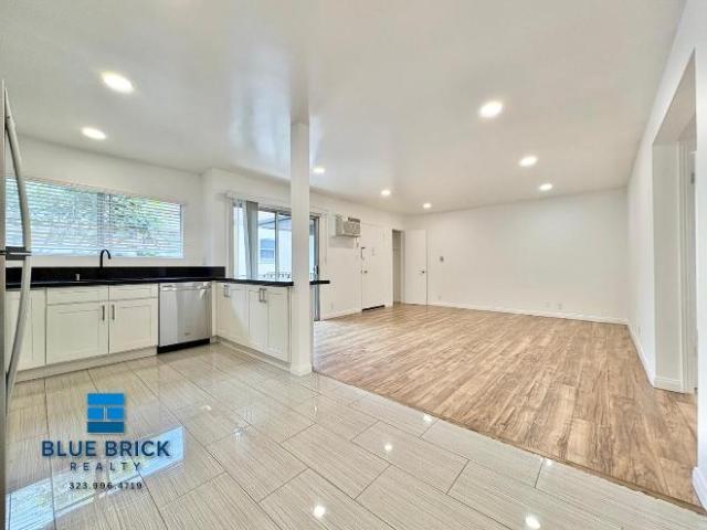 Condo for rent in Canoga Park, California