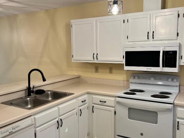 Townhouse for rent in Mary Esther, Florida