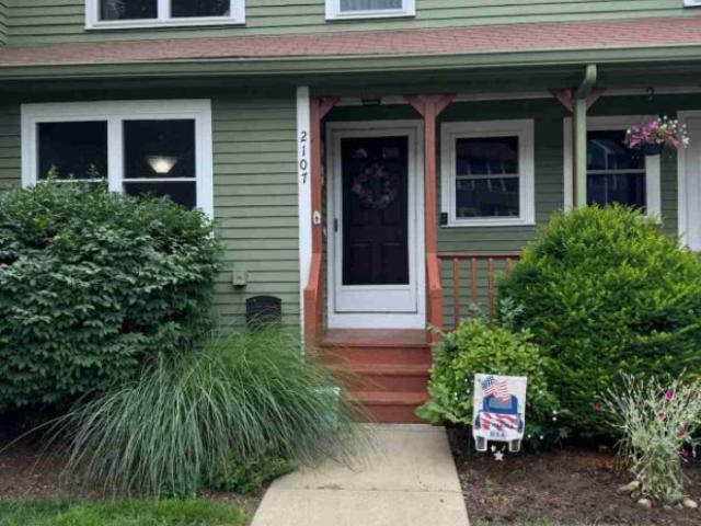 Townhouse for rent in Cumberland, Rhode Island