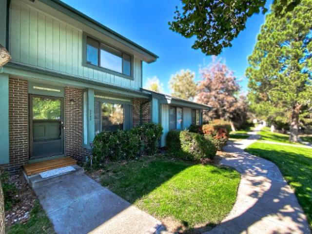 Townhouse for rent in Aurora