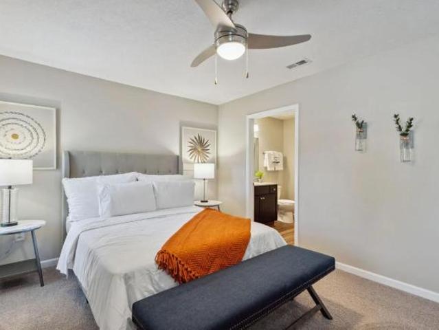 Townhouse for rent in Oswego