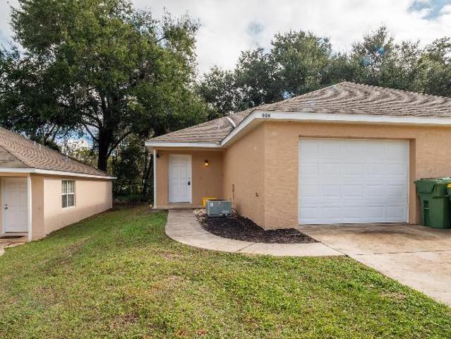 Townhouse for rent in Leesburg, Florida