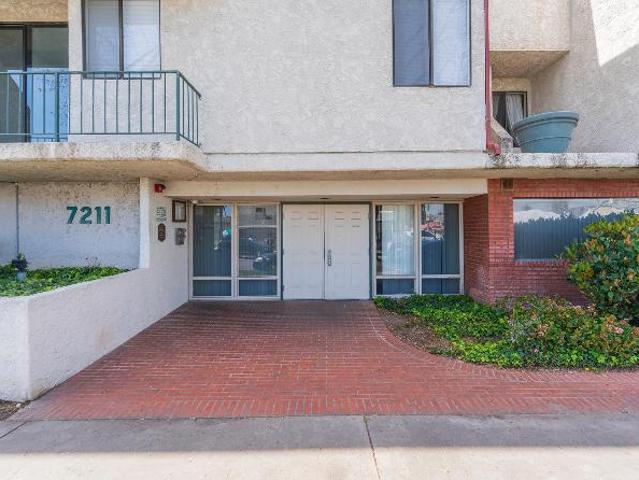 Townhouse for rent in Winnetka Neighborhood Council District, Los Angeles