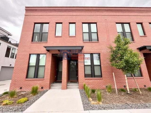 Townhouse for rent in Denver