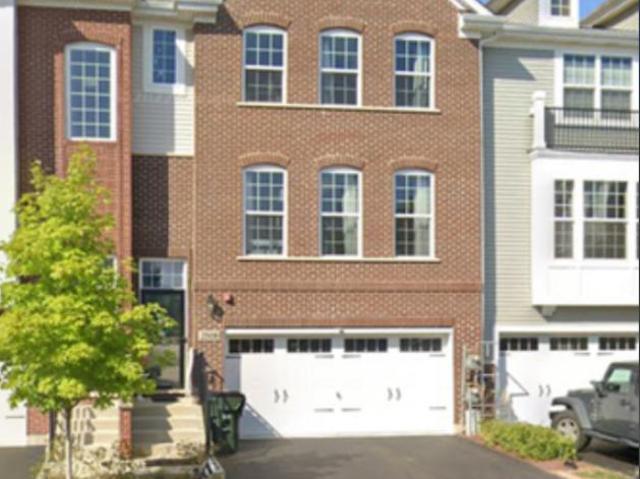 Townhouse for rent in Woodridge, Illinois