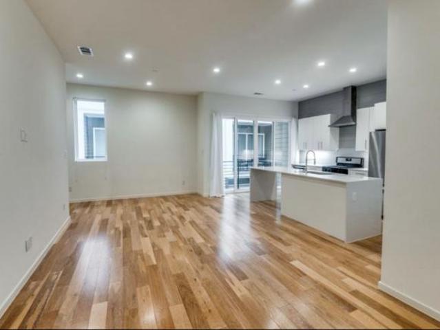 Townhouse for rent in Dallas
