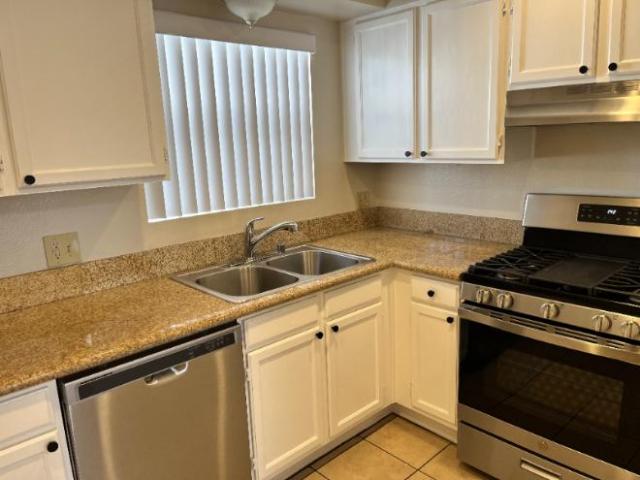 Townhouse for rent in Burbank