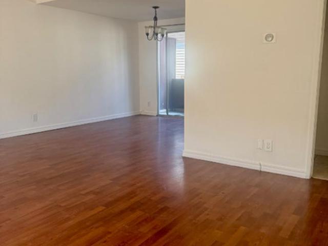 Townhouse for rent in Reseda
