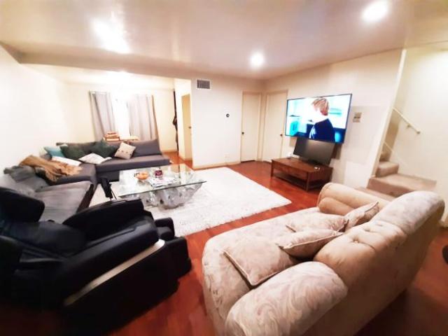 Townhouse for rent in Reseda