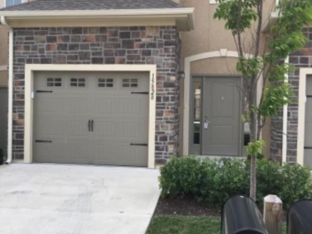 Townhouse for rent in Overland Park